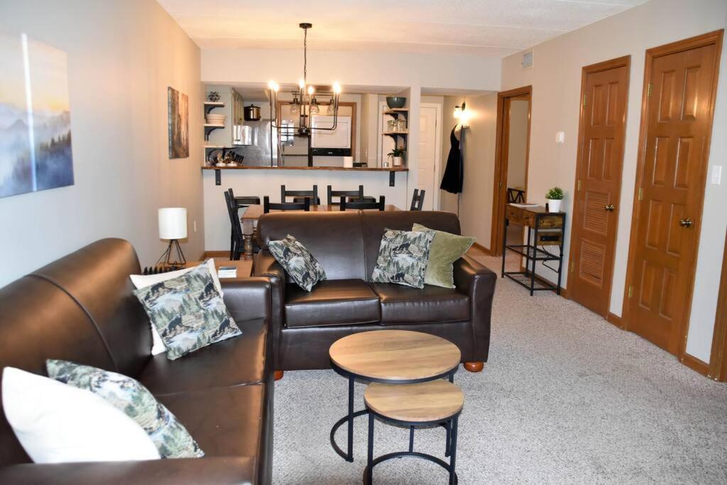 Cozy Mountain Getaway! Mountain Views! 2 Bed, 2 Bath, Sleeps 6 Apartment Gatlinburg Luaran gambar