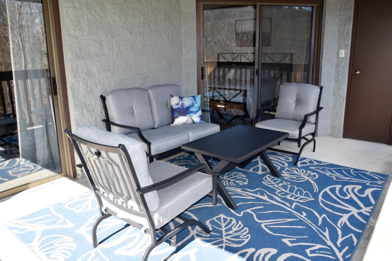 Cozy Mountain Getaway! Mountain Views! 2 Bed, 2 Bath, Sleeps 6 Apartment Gatlinburg Luaran gambar