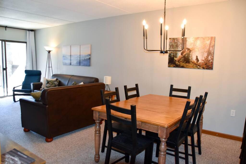 Cozy Mountain Getaway! Mountain Views! 2 Bed, 2 Bath, Sleeps 6 Apartment Gatlinburg Luaran gambar