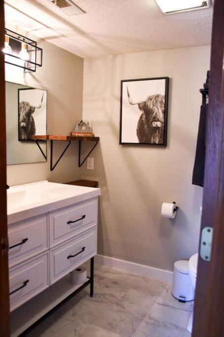 Cozy Mountain Getaway! Mountain Views! 2 Bed, 2 Bath, Sleeps 6 Apartment Gatlinburg Luaran gambar