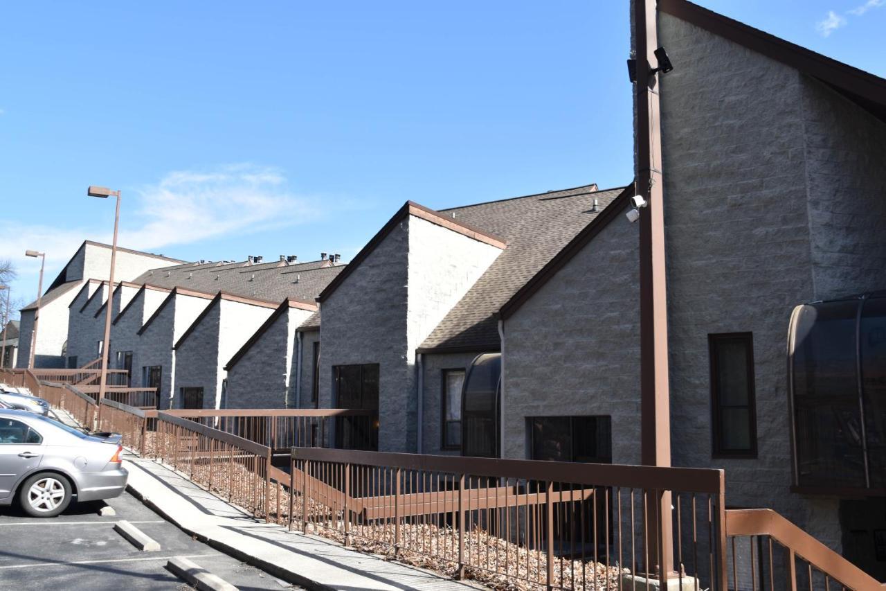 Cozy Mountain Getaway! Mountain Views! 2 Bed, 2 Bath, Sleeps 6 Apartment Gatlinburg Luaran gambar