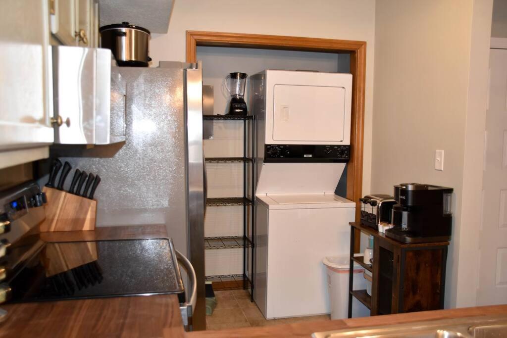 Cozy Mountain Getaway! Mountain Views! 2 Bed, 2 Bath, Sleeps 6 Apartment Gatlinburg Luaran gambar